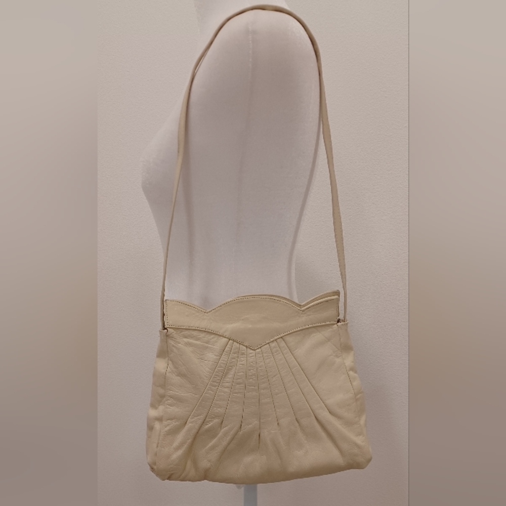 Vintage Cream Shoulder Bag with Scalloped Top